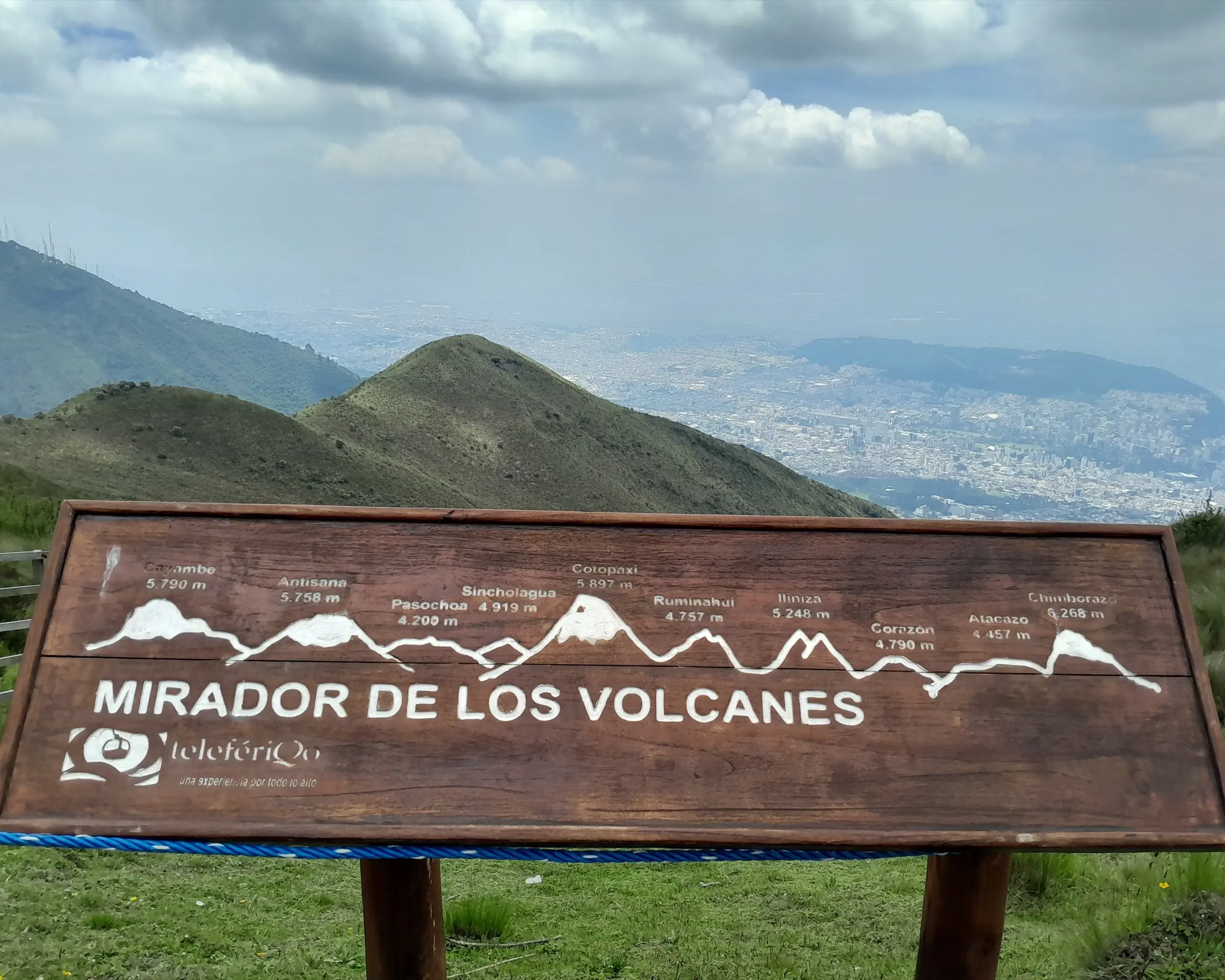 The ridge at Cruz Loma, the TelefériQo's top station above Quito, where the Rucu Pichincha trail begins